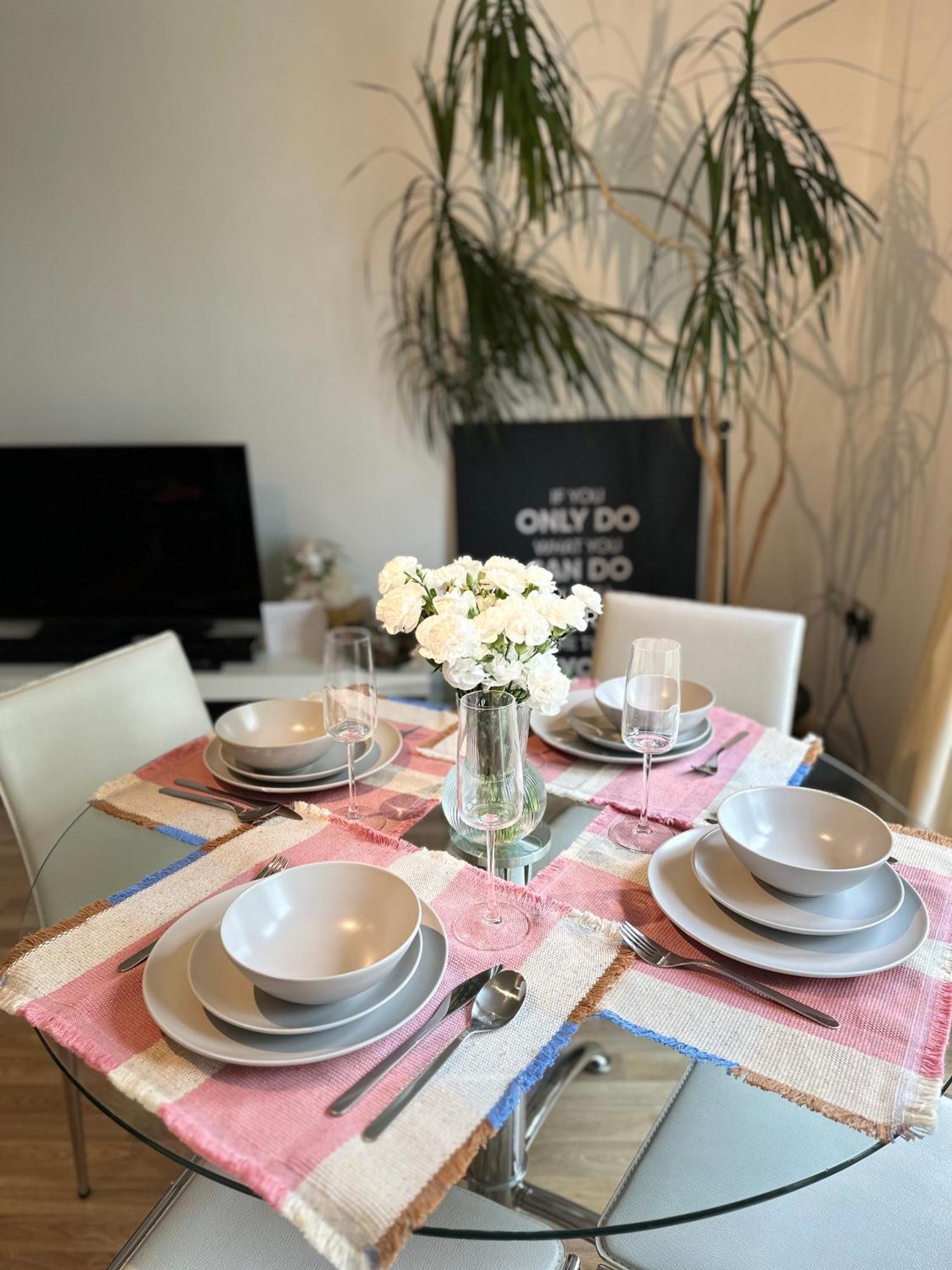 Gorgeous + Attentive Host + Free Parking Apartamento *